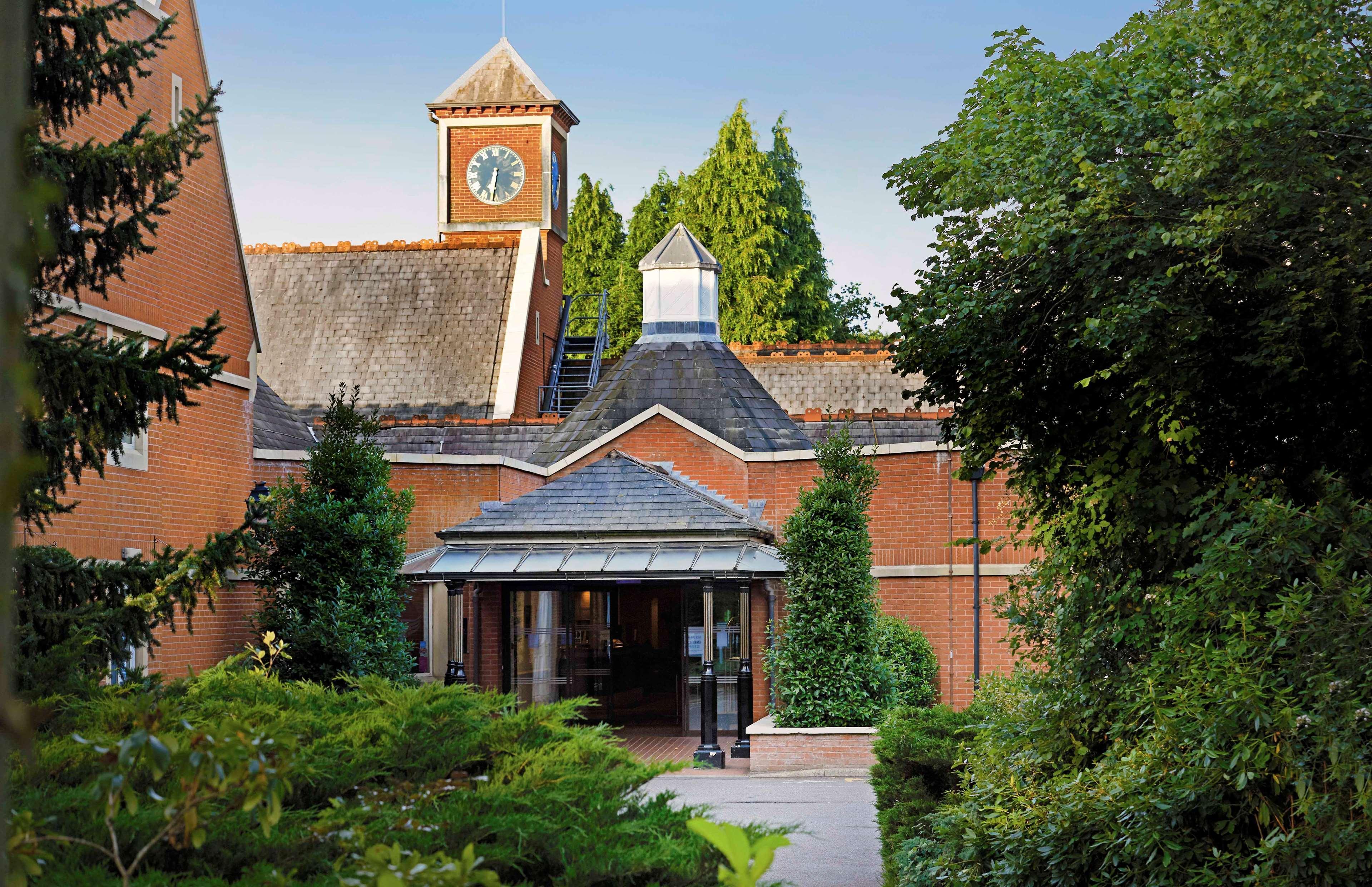 Doubletree By Hilton St. Anne'S Manor Hotel Bracknell Exterior photo