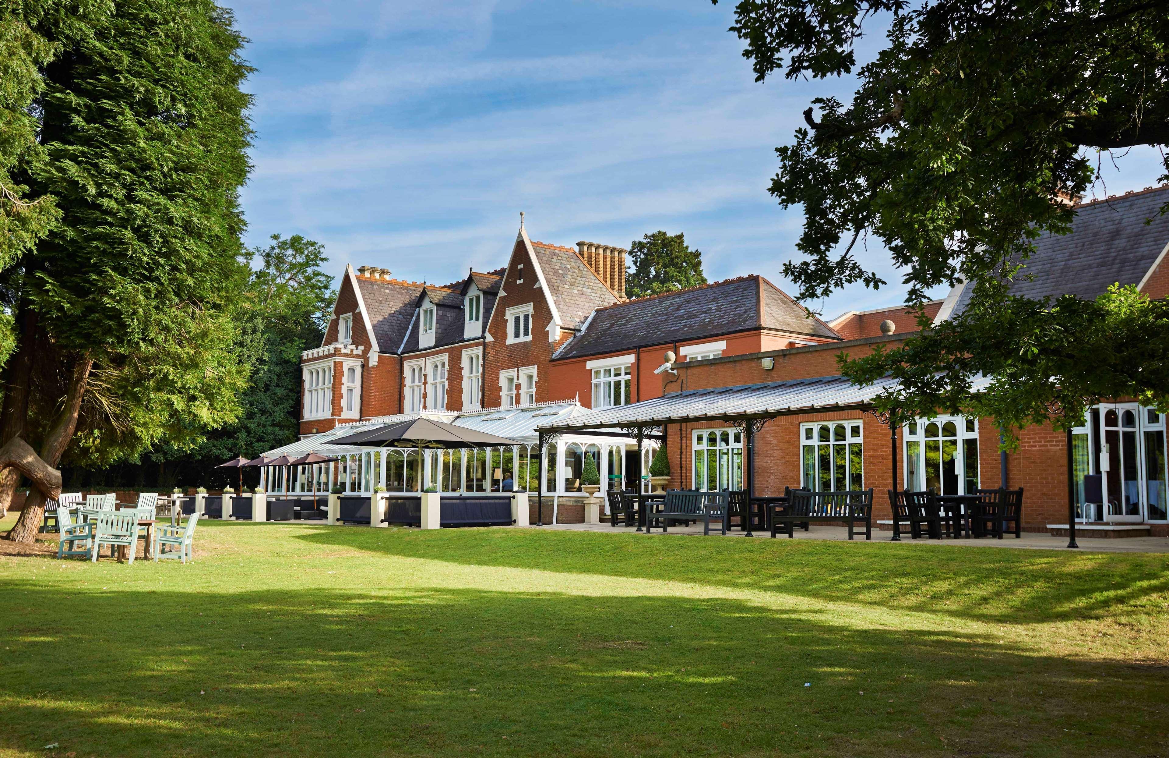 Doubletree By Hilton St. Anne'S Manor Hotel Bracknell Exterior photo